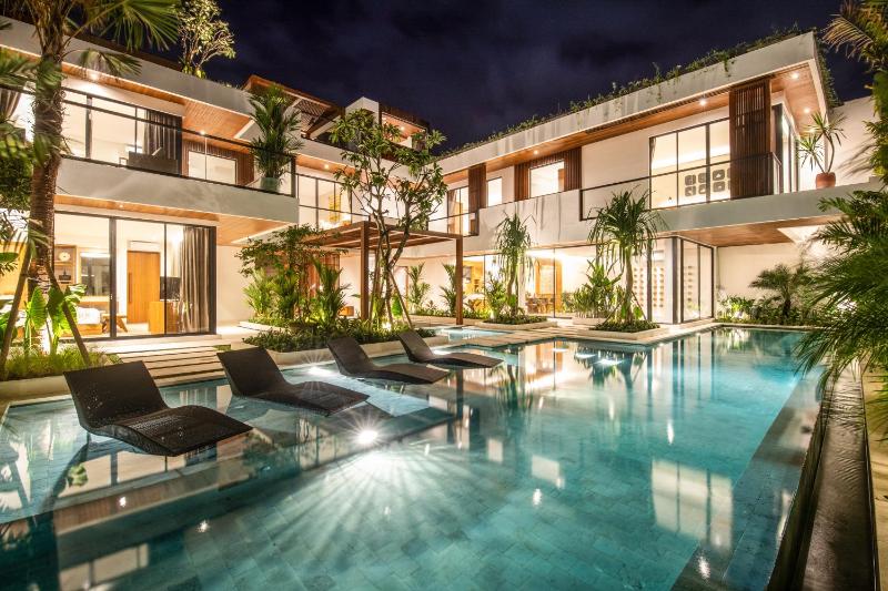Luxe 5BR Villa 200m to Brawah Beach Retreat - image 12