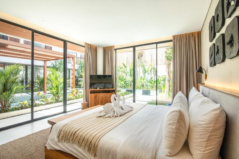 Luxe 5BR Villa 200m to Brawah Beach Retreat - image 48