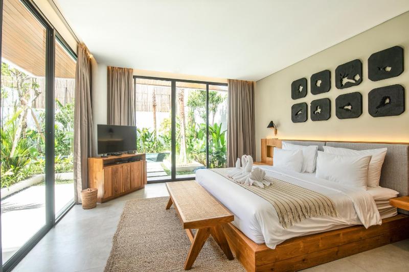 Luxe 5BR Villa 200m to Brawah Beach Retreat - image 10