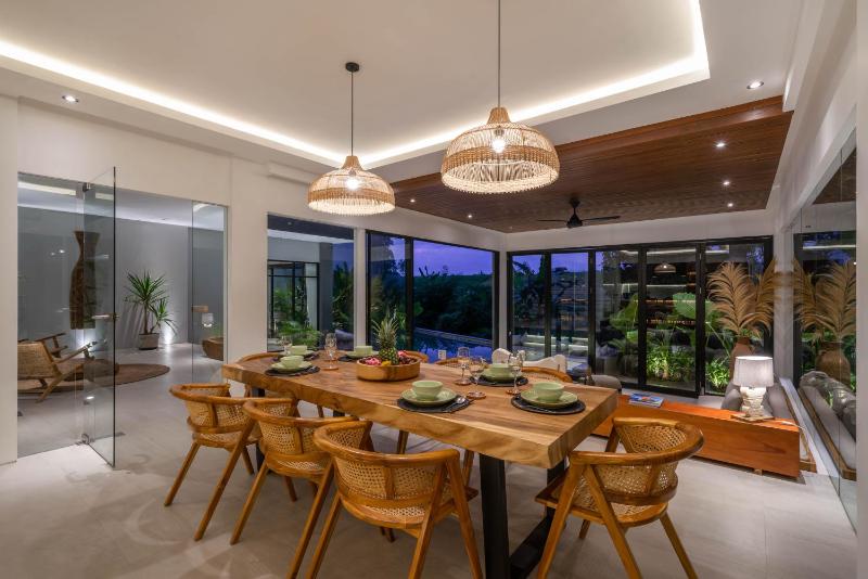 Villa Luna : Brand New 4BR Villa With 180° Rice Field Views - image 7