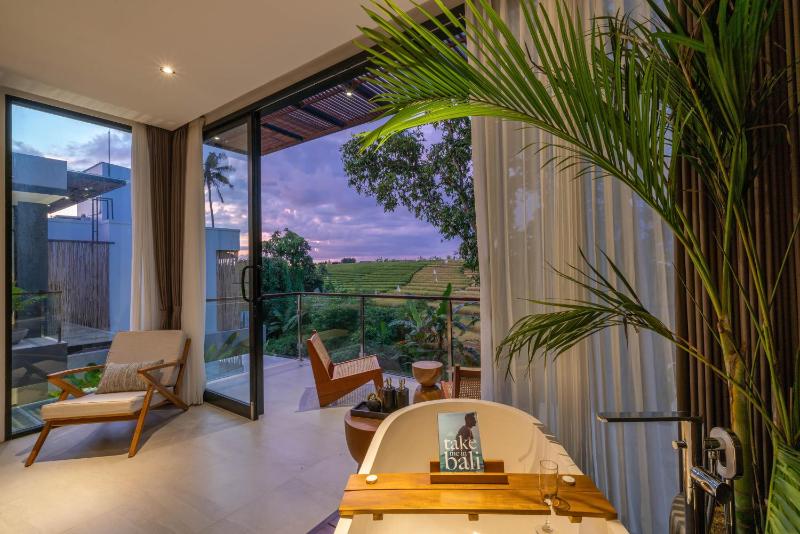Villa Luna : Brand New 4BR Villa With 180° Rice Field Views - image 11