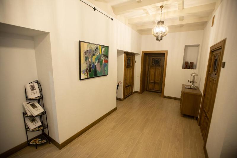 Deluxe Double Room with Balcony image 4