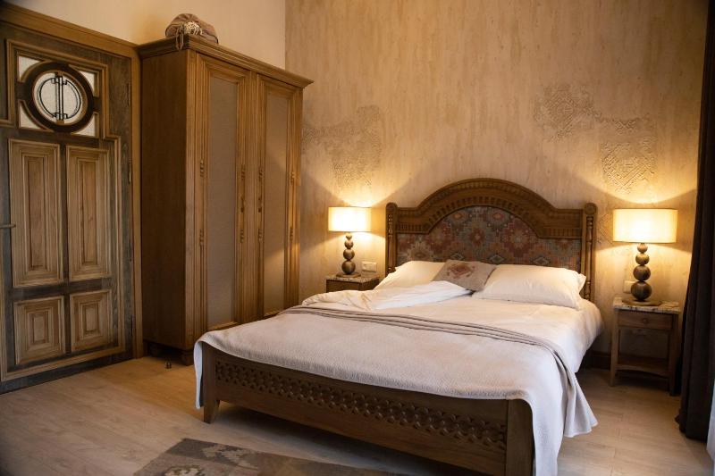 Deluxe Double Room with Balcony image 1