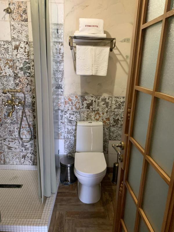 Deluxe Double Room with Balcony image 3