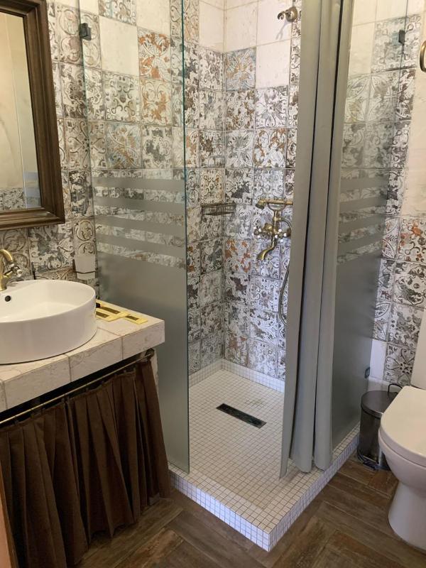 Deluxe Double Room with Balcony image 2