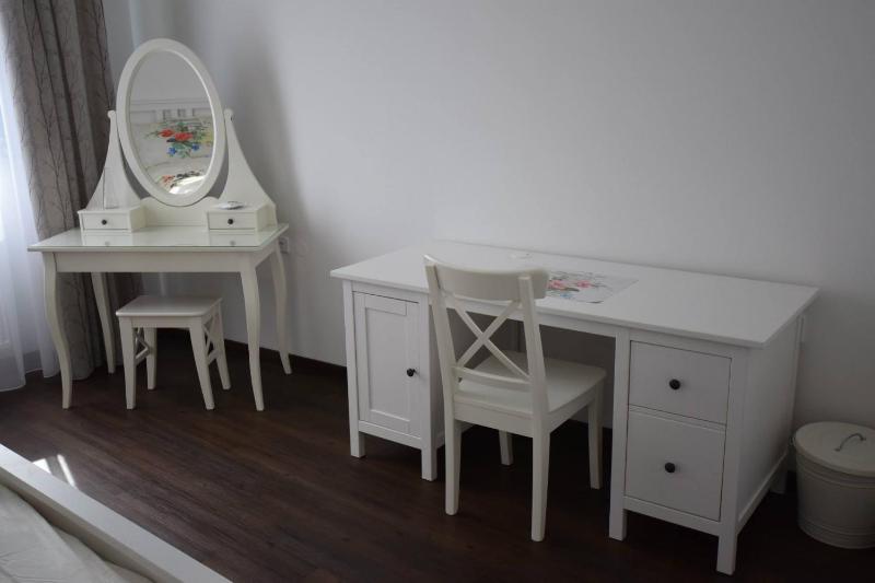 Twin Room with Bathroom image 1