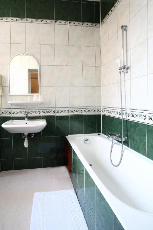 Superior Twin Room image 2