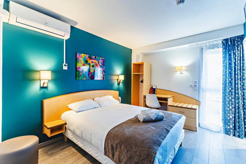 Double Room image 4
