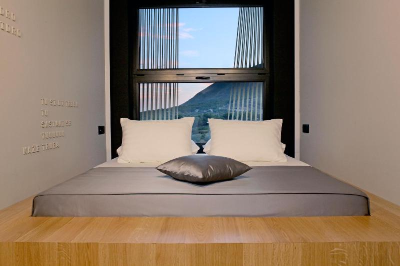 Classic Double Room image 3