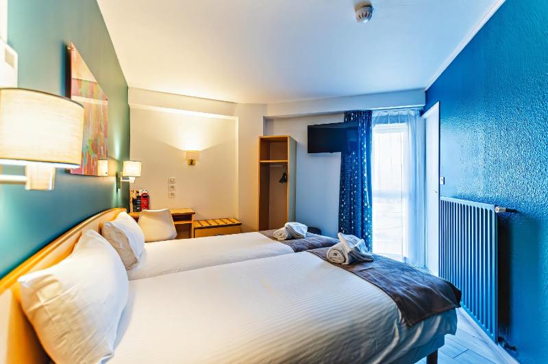 Standard Twin Room image 2