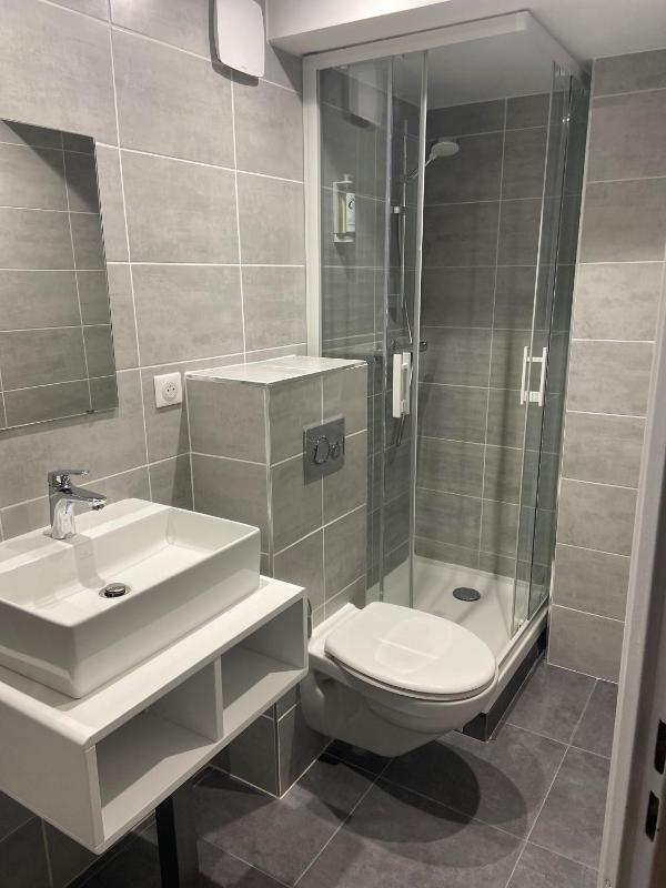 Family Room image 2