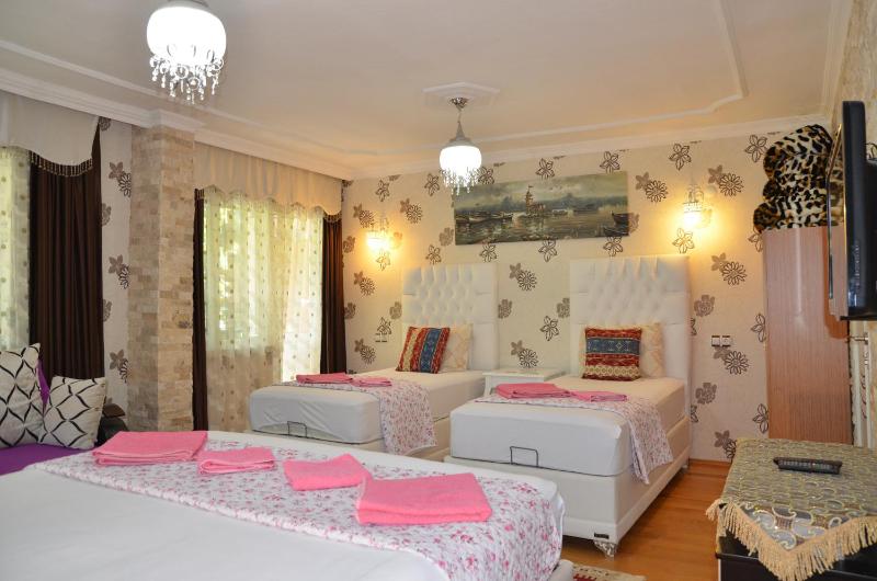 Superior Quadruple Room image 3