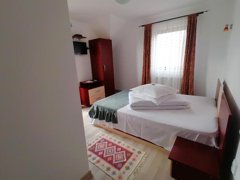 Double Room with Private Bathroom image 3