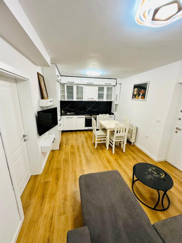 Lit Apartment - image 2