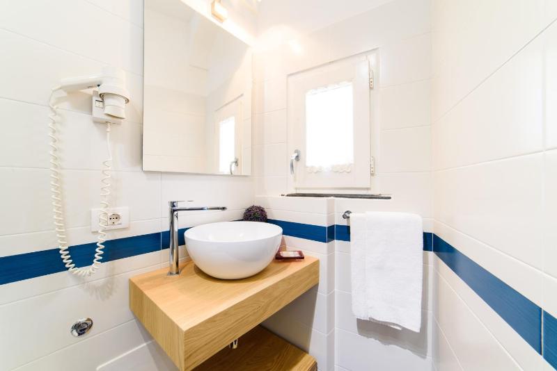 Sharon House - image 3