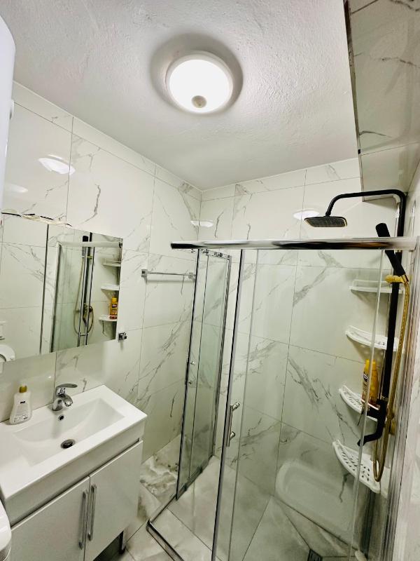Lit Apartment - image 9