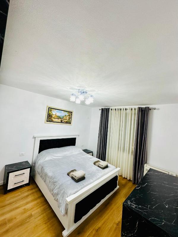 Lit Apartment - image 4