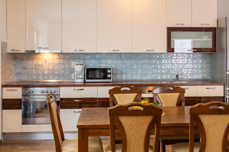 Jasmir Apartment - Free parking near the beach - image 8