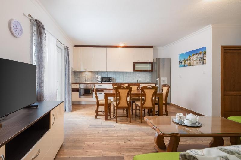 Jasmir Apartment - Free parking near the beach - image 6