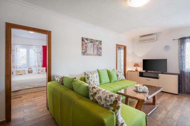 Jasmir Apartment - Free parking near the beach - image 4