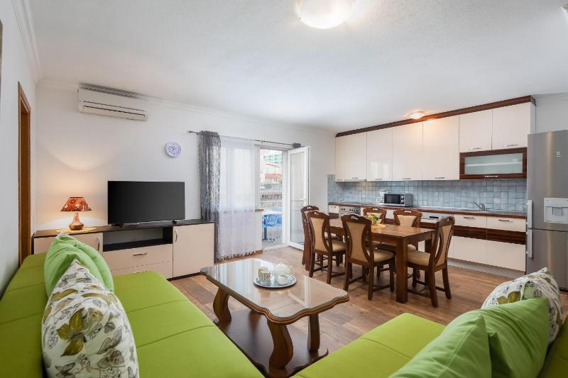 Jasmir Apartment - Free parking near the beach - image 1