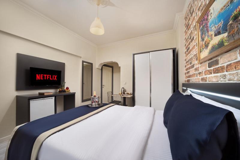 Standard Double Room image 3
