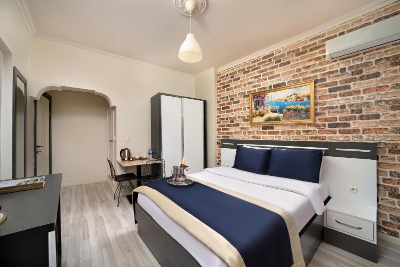 Standard Double Room image 4