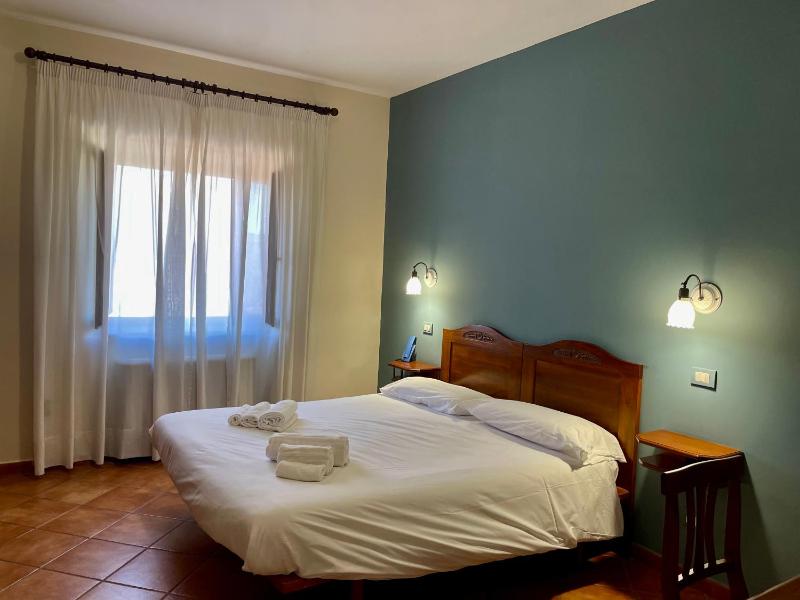 Standard Double Room image 2