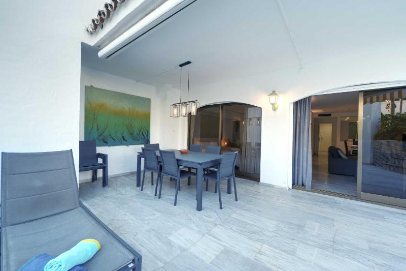2033 modern 3 Bed large Terrace with sun loungers - image 45