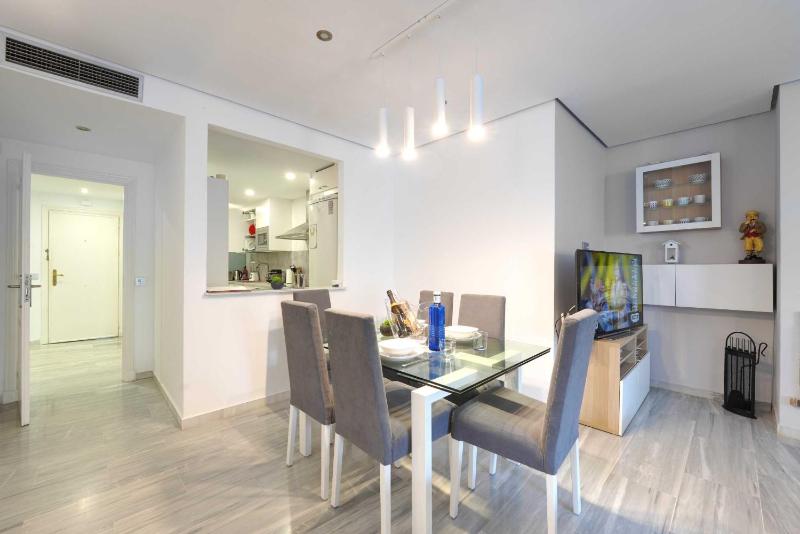 2033 modern 3 Bed large Terrace with sun loungers - image 33
