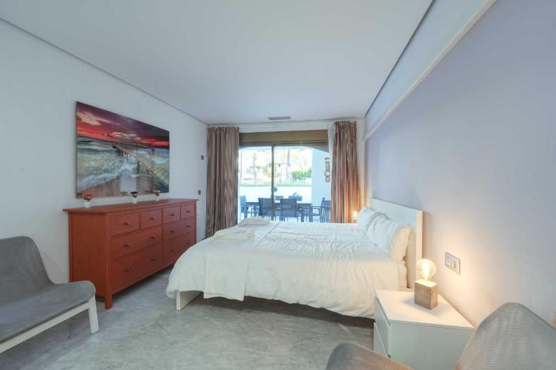 2033 modern 3 Bed large Terrace with sun loungers - image 42