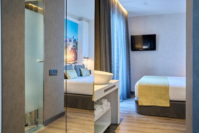 Suite with Private Pool image 3