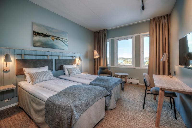Standard Twin Room image 1