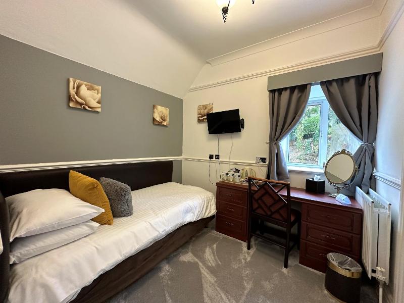 Standard Family Room image 2