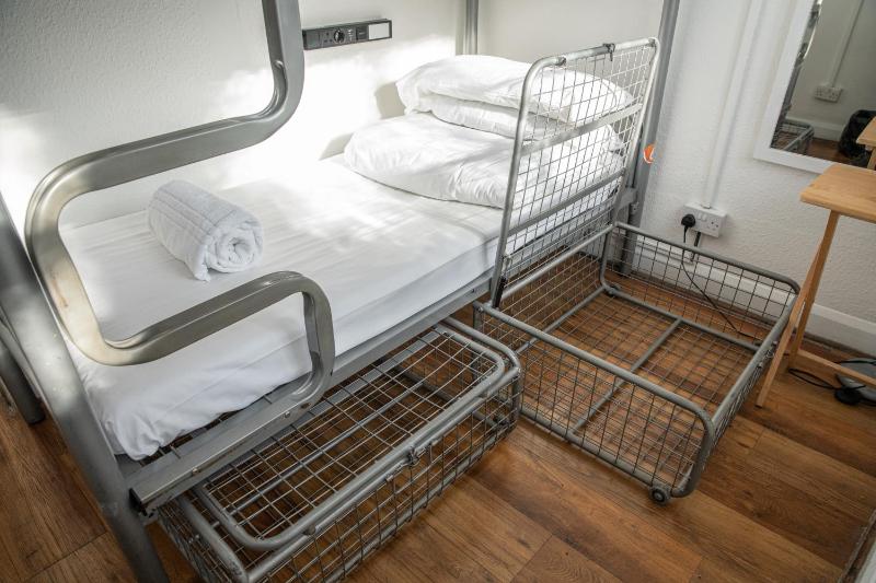 Bed in 10-Bed Mixed Dormitory Room with Shared Bathroom image 3