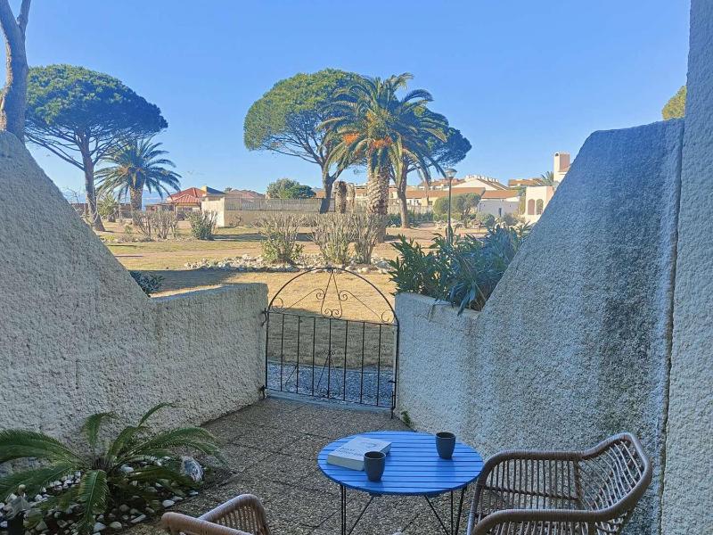 Appartement T2 confortable pour 4 pers, RDC, terrasse, parc arboré, piscine, WIFI, parking gratuit - FR-1-195-4 Images