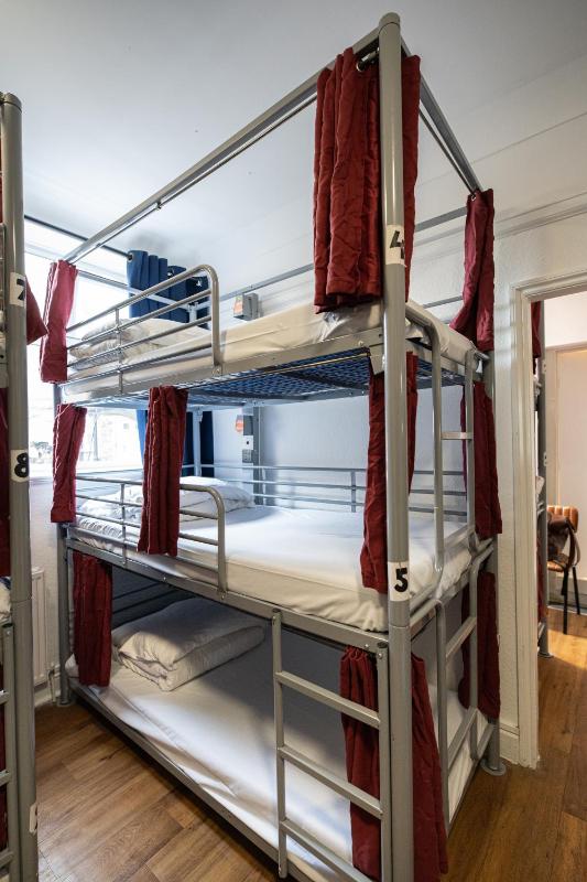 Bed in 9-Bed Mixed Dormitory Room with Shared Bathroom image 3