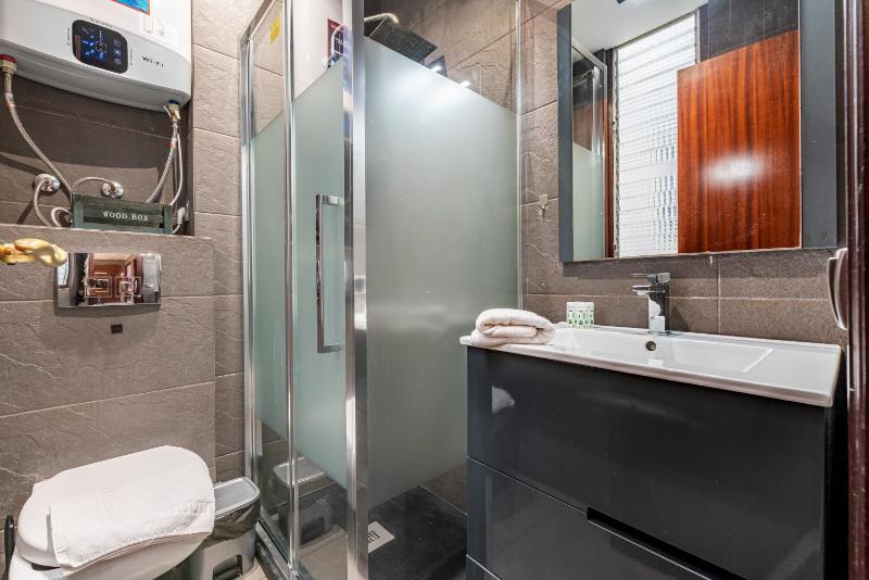 Three-Bedroom Apartment (4th floor) image 3