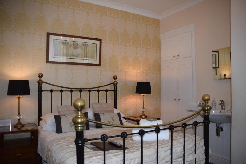 Double Room - Ground Floor image 1
