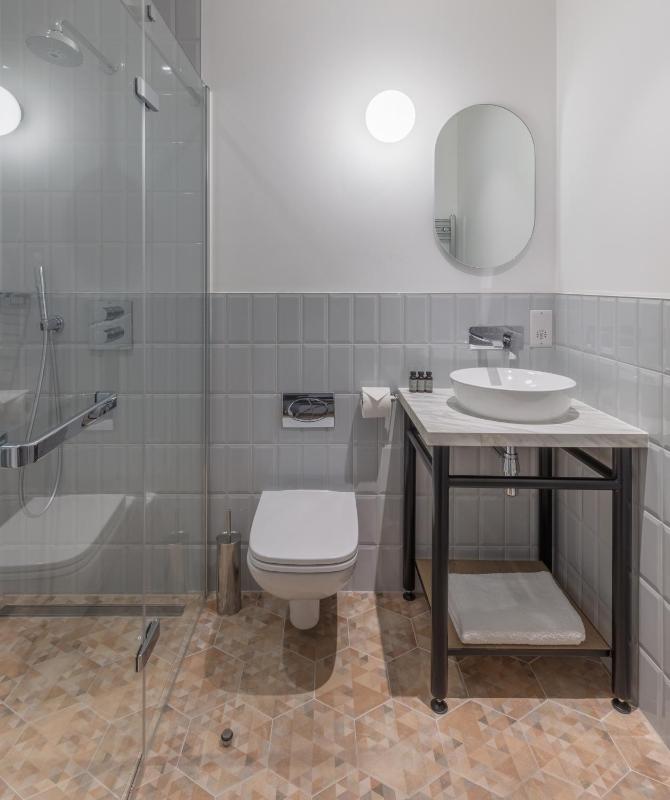 One Bedroom Suite - Sky Level image 2