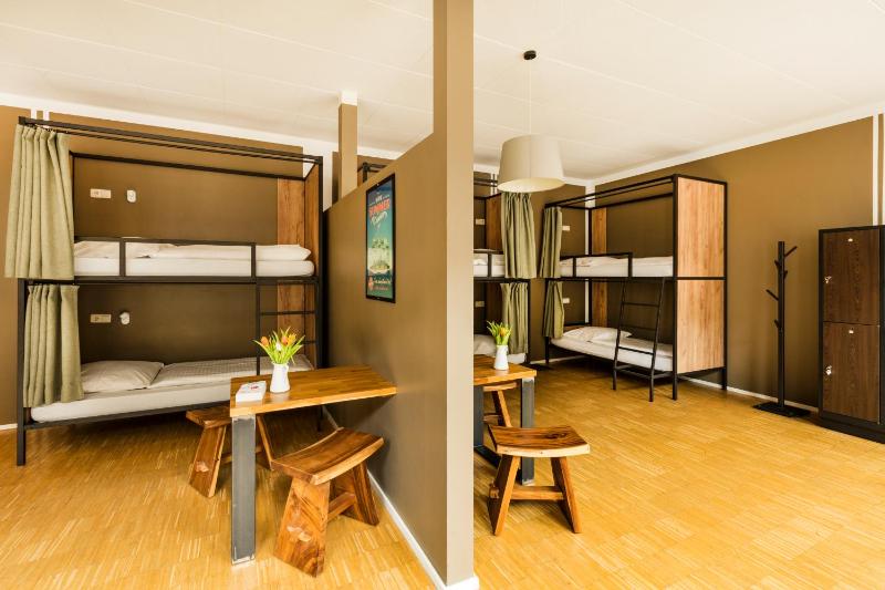 Single Bed in 8-Bed Dormitory Room - Women image 2