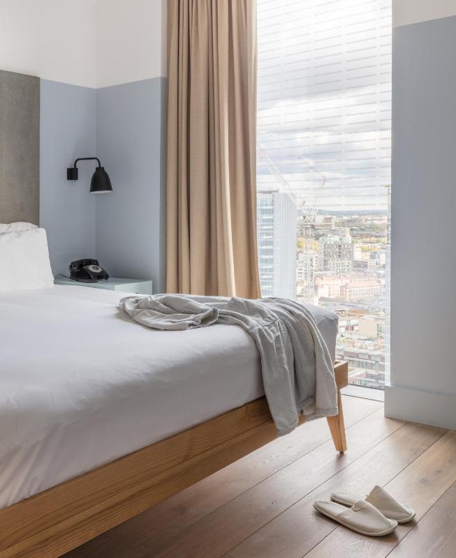 One Bedroom Suite - Sky Level image 4