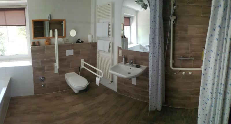 Deluxe Double Room with Sauna - accessible image 4