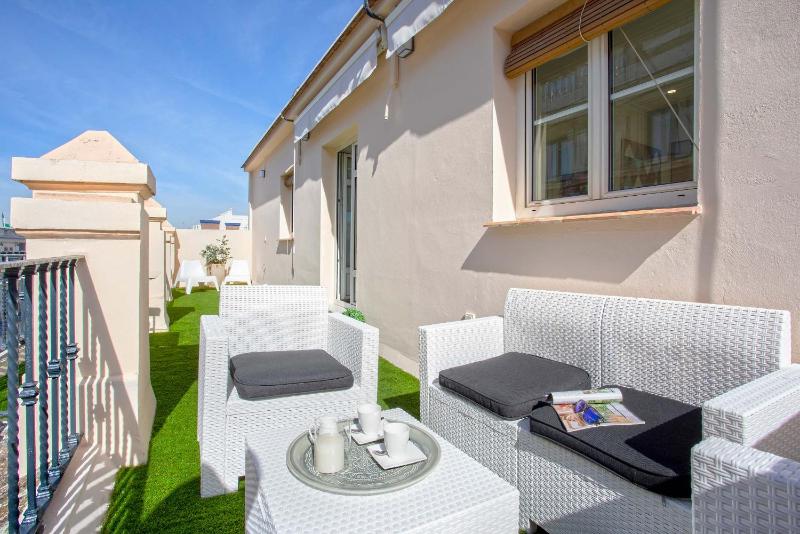 One-Bedroom Apartment with Terrace image 3
