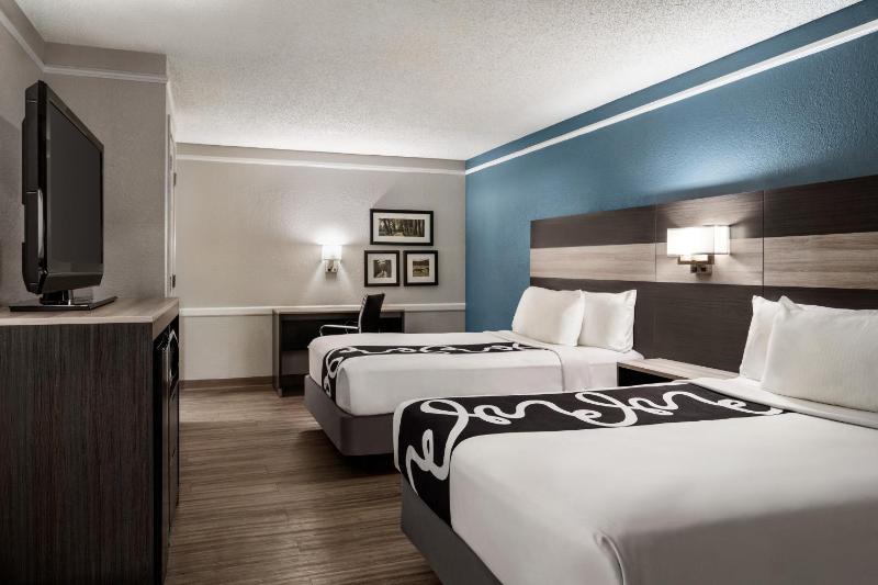 Double Room with Two Double Beds image 3