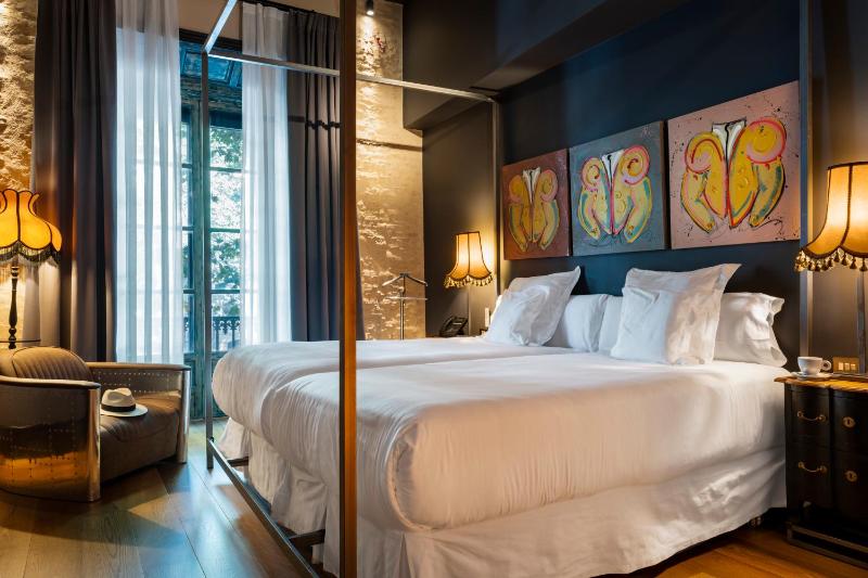 Deluxe Room image 3