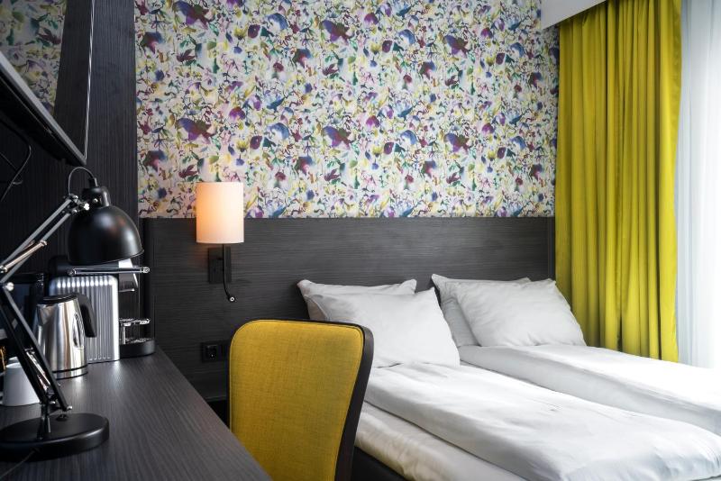 Standard Queen Room image 1