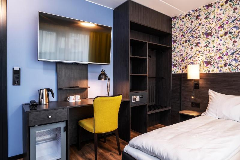 Standard Queen Room image 2