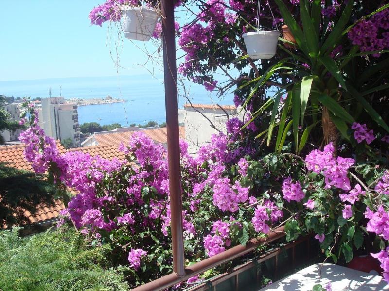 Three-Bedroom Apartment with Sea View image 1