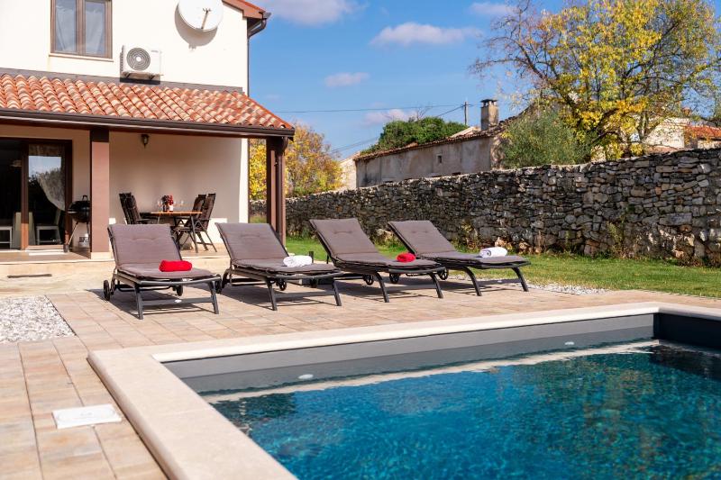 Beautiful Villa Casa Noemi with pool in Porec - image 28